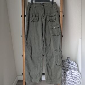 Hot Topic Women's Olive Cargo Pants - Size 5